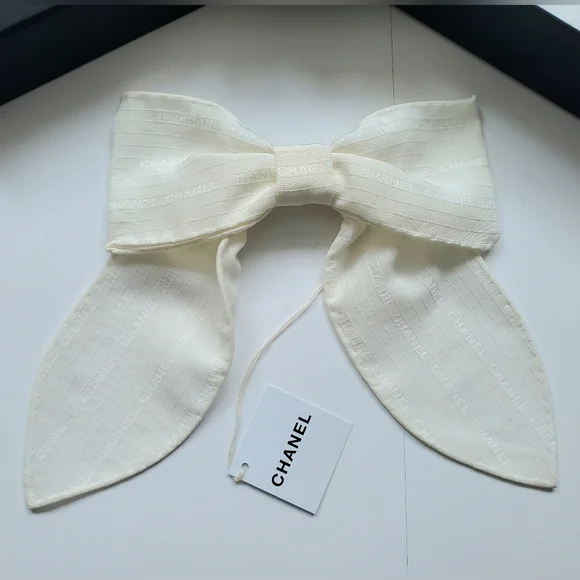 (Sale)Chanel Logo Embroidered Bow Hair Clip Brand New